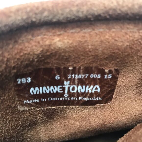 Minnetonka brown leather fringe moccasins with metal detailing - Picture 9 of 10